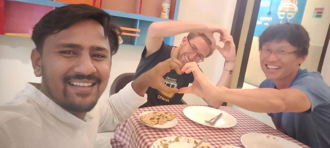 Travel Monkey Hostel Agra  Dış mekan fotoğraf