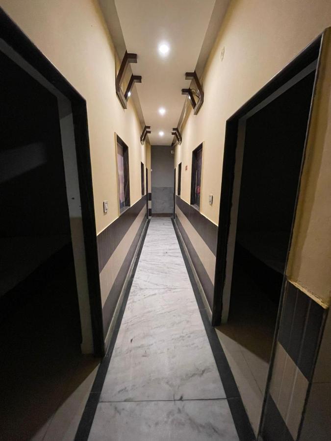 Travel Monkey Hostel Agra  Dış mekan fotoğraf
