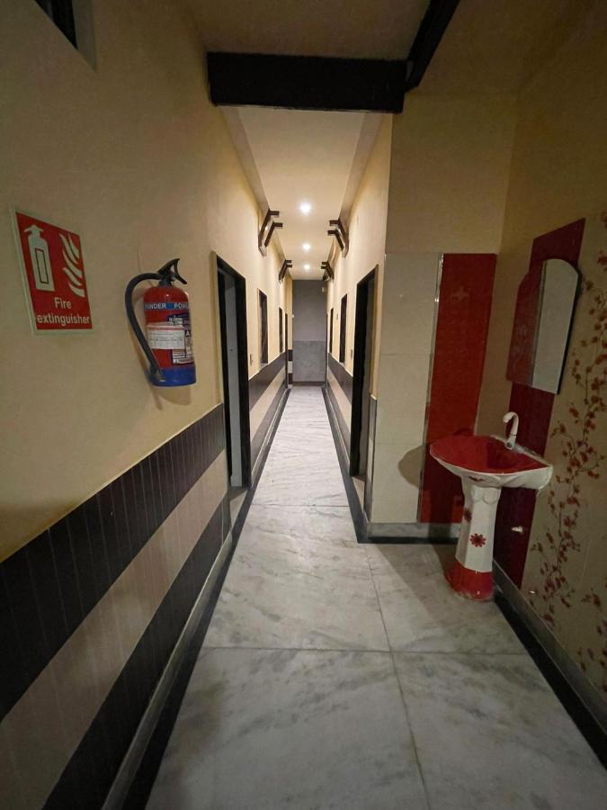 Travel Monkey Hostel Agra  Dış mekan fotoğraf